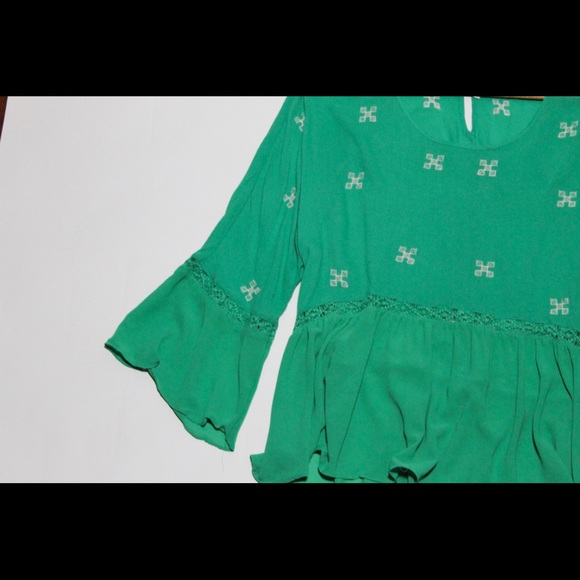 [ Brand New ] Green Flare Top - Picture 3 of 3